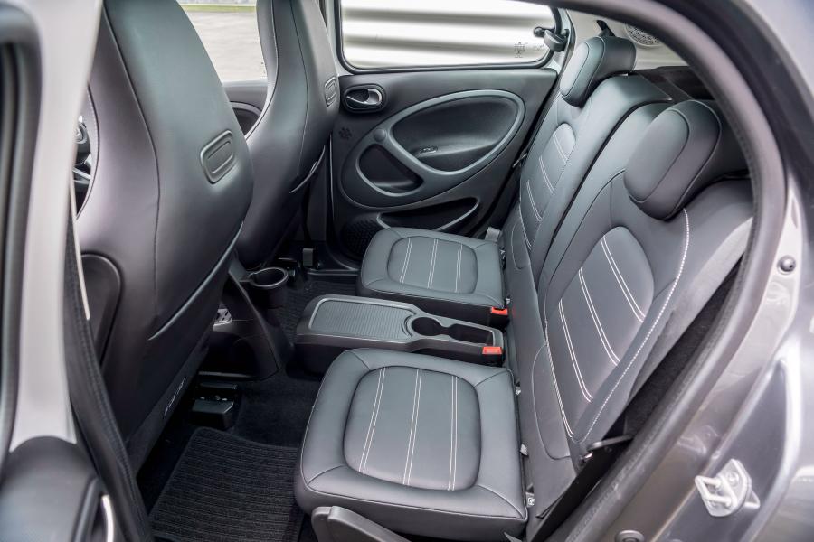 Интерьер Smart EQ ForFour Prime (W453) 2018 года  (UK) (фото 10 из 36)